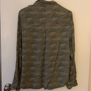 American Eagle Outfitters Tops - American eagle boyfriend fit camo button down American Eagle Outfitters Tops - American eagle boyfriend fit camo button down